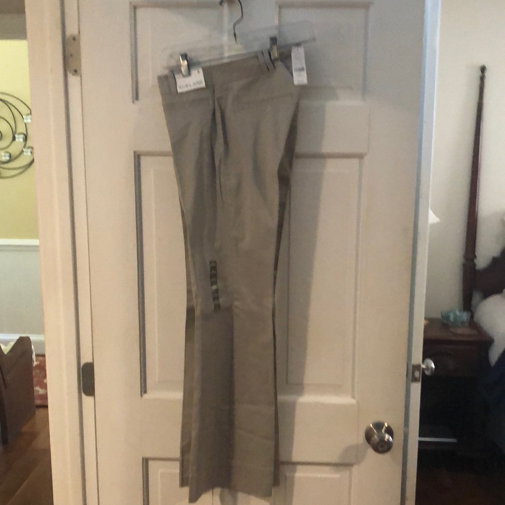 New NY&CO. Skinny Flare K Khaki Pants, size 2.